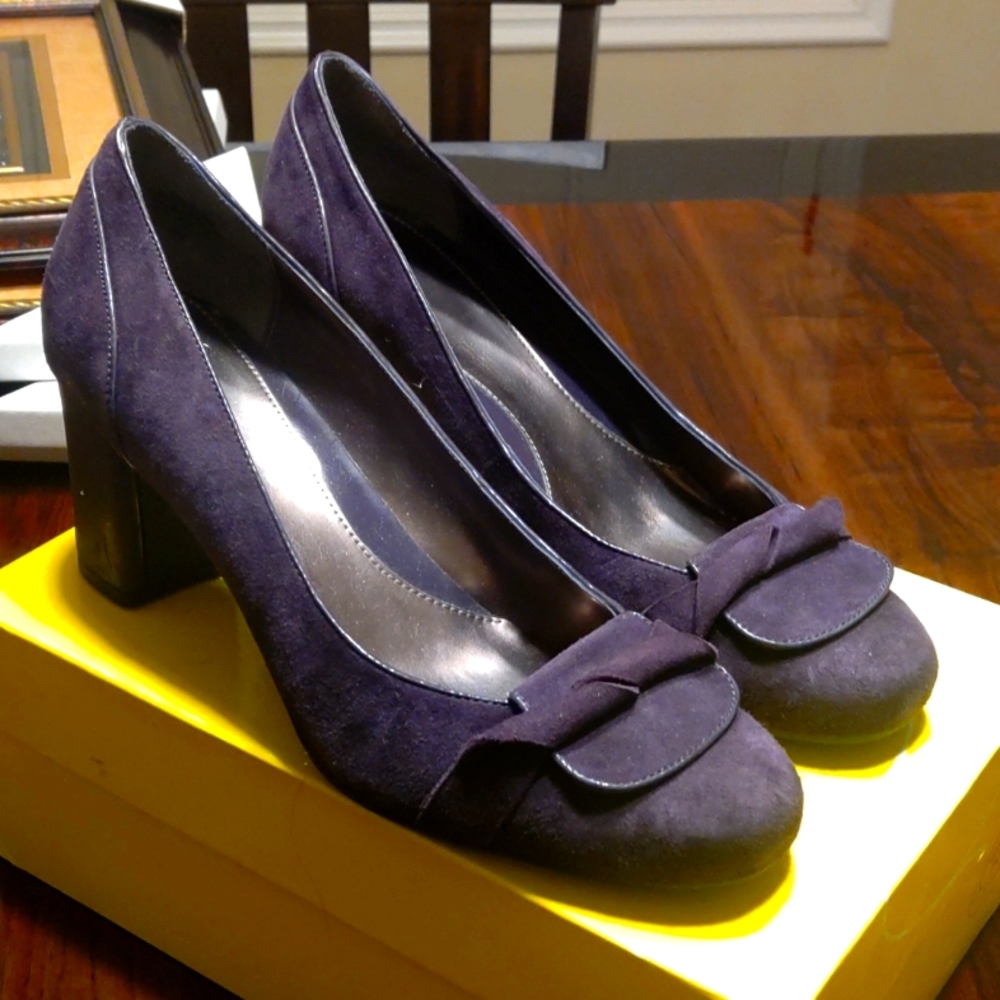 Circa Joan & David Pumps New in Box